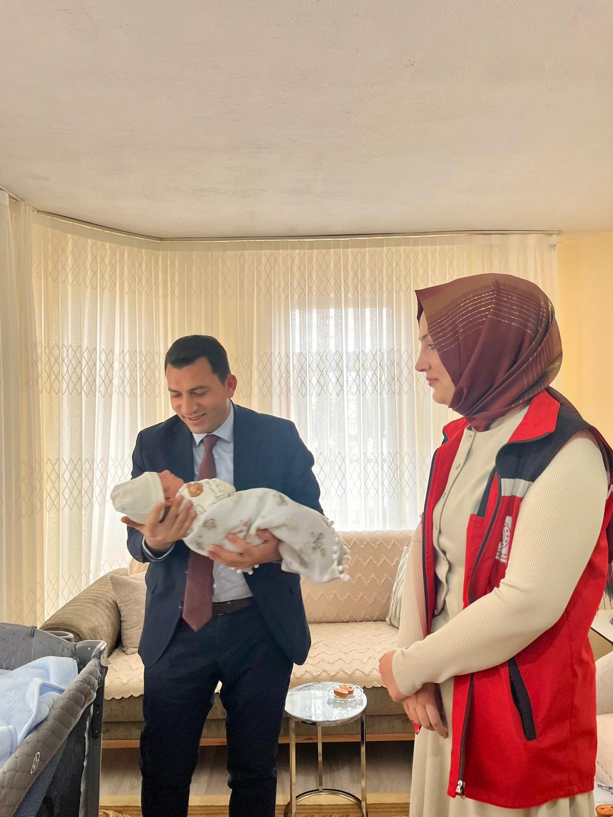 📌Evlilik Kredisinden Yararlanarak Evlenen Çiftimize; Bebekleri İçin “Hayırlı Olsun” Ziyareti.