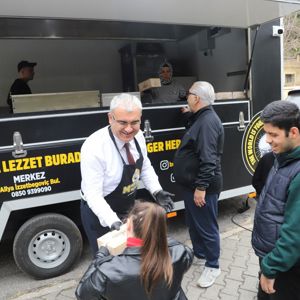 MOTTO BURGER'İN KARAVANDA HAMBURGER ETKİNLİĞİ - fotoğraf 1
