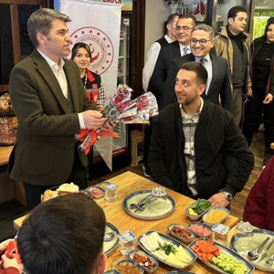 İl Müdürlüğümüzce 'Aile ve Nüfus 10 Yılı' kapsamında düzenlenen kahvaltı programında, her yaştan evli çiftlerimiz ile bir araya geldik. - fotoğraf 2