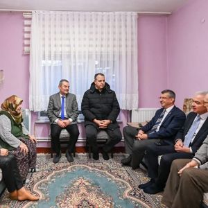“Türkiye Yüzyılı’nda Kuşaklar El Ele: Dört Kuşak Bir Arada Yaşayan Koç Ailesine Anlamlı Ziyaret” - fotoğraf 2