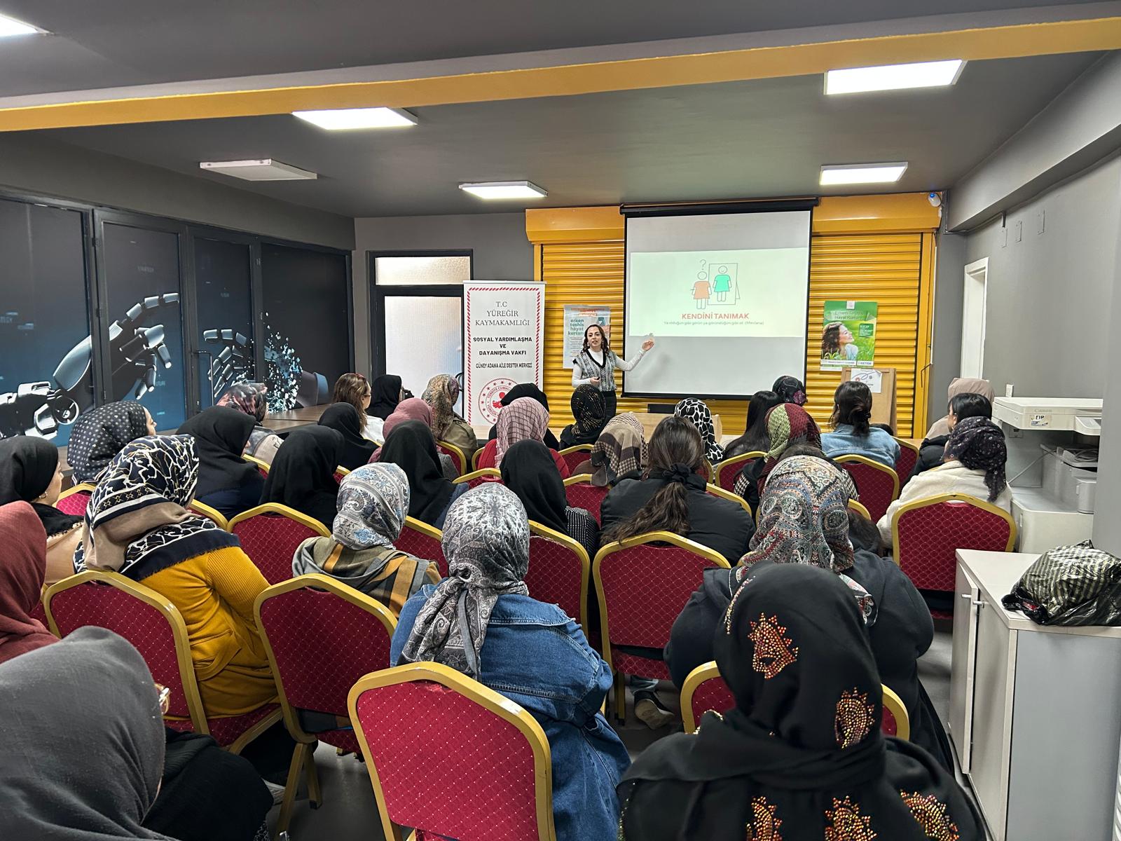  GÜNEY ADANA AİLE DESTEK MERKEZİ KURSİYERLERİNE YÖNELİK MODÜLER AİLE EĞİTİM PROGRAMI KAPSAMINDA KENDİNİ BİLMEK KONUSUNDA EĞİTİM  VERDİK