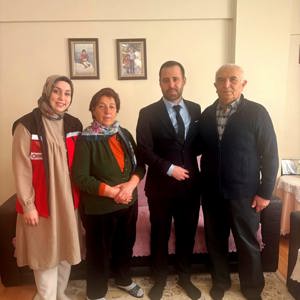 Sosyal Hizmet Merkezlerimiz, Aziz Şehitlerimizin kıymetli emanetleri ve Kahraman Gazilerimizi il genelinde ziyaret etmeye, gönüllere dokunmaya devam etmektedir. - fotoğraf 2