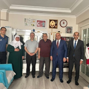Sosyal Hizmet Merkezlerimiz, Aziz Şehitlerimizin kıymetli emanetleri ve Kahraman Gazilerimizi il genelinde ziyaret etmeye, gönüllere dokunmaya devam etmektedir. - fotoğraf 1