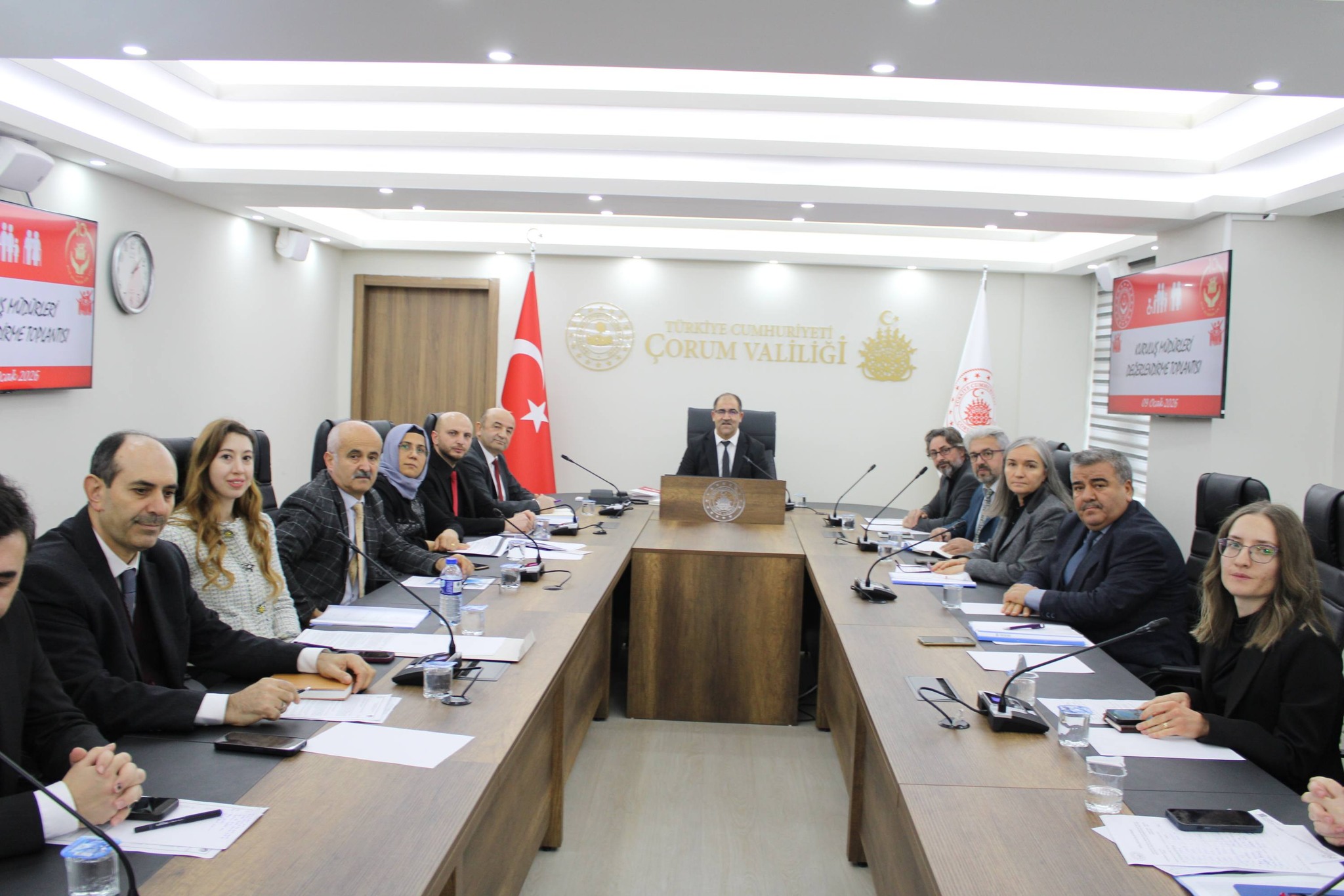 Kuruluş Müdürleri Toplantısı, İl Müdürümüz Sayın Sahit AYDIN başkanlığında, İl Müdür Yardımcılarımız, Şube müdürlerimiz ve İl Müdürlüğümüze bağlı kuruluş müdürlerimizin katılımıyla gerçekleştirilmiştir.