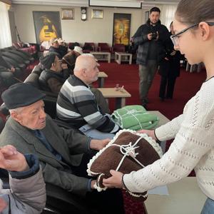 Öğrenciler Edirne Huzurevinde Kalan Yaşlılarımıza Battaniye Hediye Etti. - fotoğraf 4