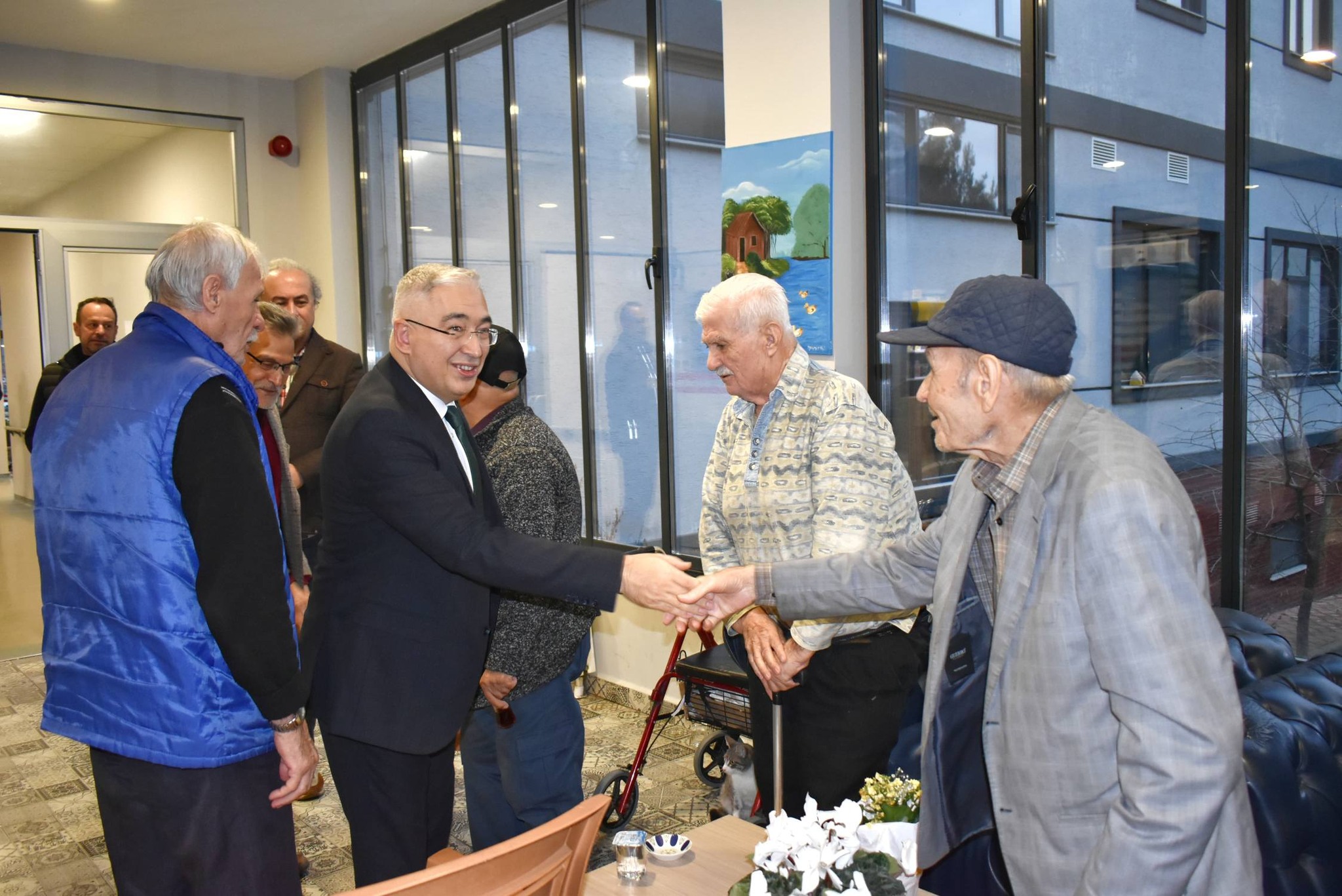 Hasan Öztimur Huzurevimizde Büyüklerimizin hayır dualarını aldık, kandil sevinçlerine ortak olduk