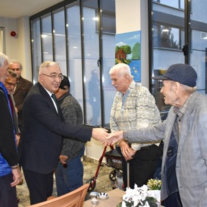 Hasan Öztimur Huzurevimizde Büyüklerimizin hayır dualarını aldık, kandil sevinçlerine ortak olduk - fotoğraf 1
