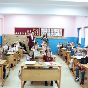 Bakanımız Göktaş, babası Pençe-Kilit Harekatı'nda şehit olan öğrencinin karne törenine katıldı - fotoğraf 3
