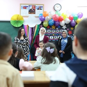 Bakanımız Göktaş, babası Pençe-Kilit Harekatı'nda şehit olan öğrencinin karne törenine katıldı - fotoğraf 4