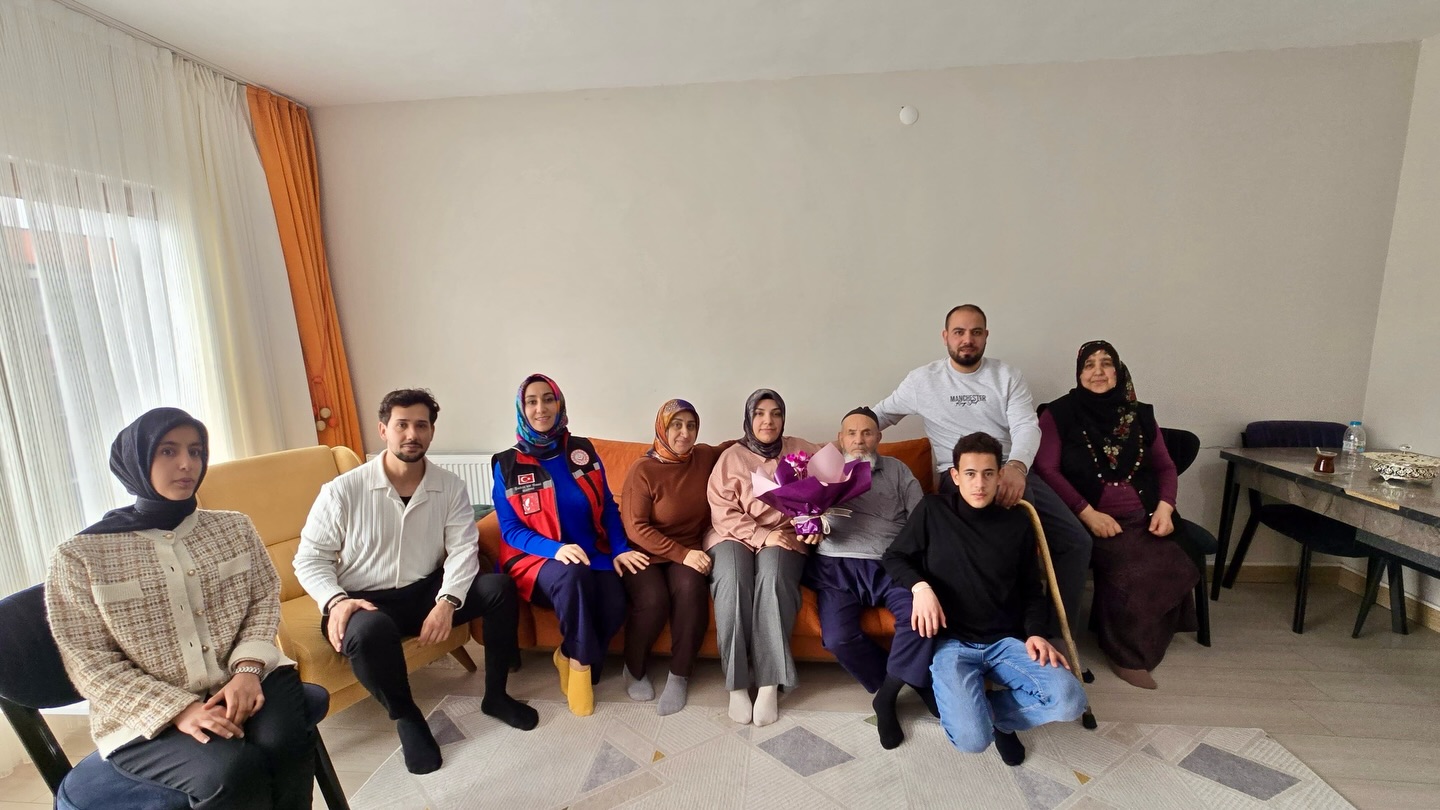 Şehidimiz Murat Ateş’in kıymetli babası Mahmut Ateş’in yeni yaşı vesilesiyle aile fertleriyle bir araya gelindi