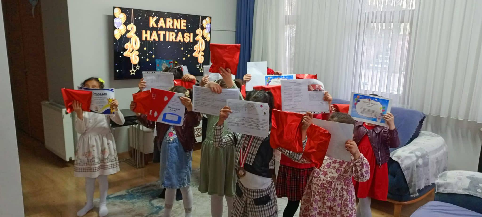 Sırameşeler Çocuk Evleri Sitesinde Karne Sevinci