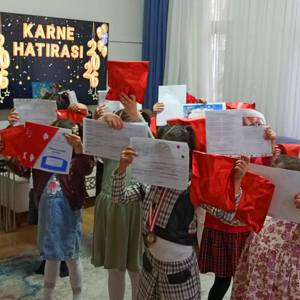Sırameşeler Çocuk Evleri Sitesinde Karne Sevinci - fotoğraf 1