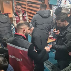 Miraç Gecesi’nde “Mü’minin Miracı Namaz” Kitapçığı Vatandaşlarla Buluştu. - fotoğraf 1