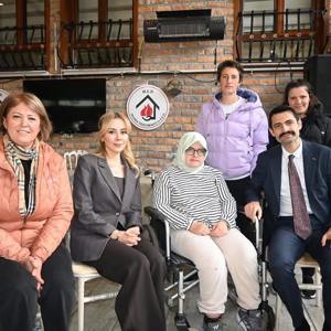 3 Aralık Dünya Engelliler Günü kapsamında Devrek’teki tüm engelli ve engelli aileleri yararına yemek programı düzenlendi. - fotoğraf 2
