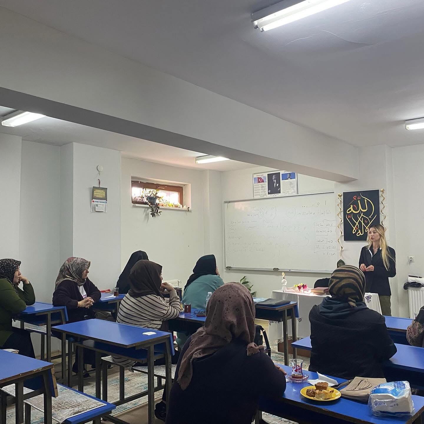 “Aile içi İletişim” başlıklı eğitim verilmiştir.