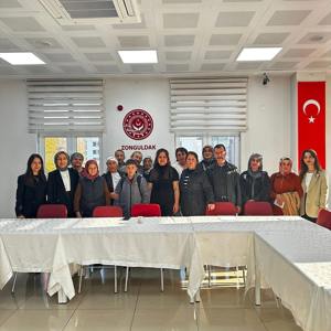 Stresle Başa Çıkma Yöntemleri konulu eğitim verilmiş ve bir başa çıkma yöntemi olan Nefes Egzersizi uygulamalı olarak gösterilmiştir. - fotoğraf 1