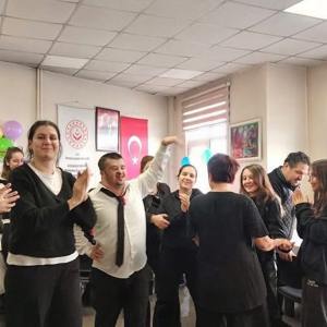 3 Aralık Dünya Engelliler Günü kapsamında özel bireylerimizi Bahçeşehir Koleji 9. sınıf öğrencileri ziyarete gelmişlerdir. - fotoğraf 3