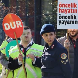 3 Aralık Dünya Engelliler Günü kapsamında  temsili trafik uygulaması gerçekleştirilmiştir. - fotoğraf 4
