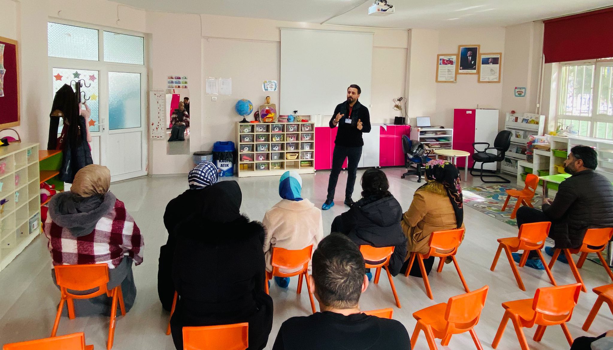 Halide Edip Adıvar Anaokulu velilerine “Çocuklarda Mahremiyet Bilinci ve Aile Eğitim Programı” eğitimi