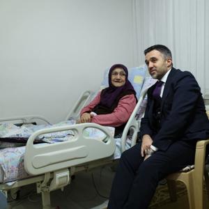 İl Müdürümüz Sn. Ömer TURAN, TSK Şehidimiz Özcan KAN’ın annesi Saime KAN’a, şehidimizin babası merhum İsmail KAN’ın vefatı dolayısıyla taziye ziyaretinde bulundu. - fotoğraf 1