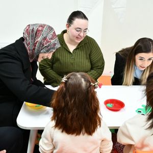 İl Müdürümüz Sayın Çiğdem AÇIKYILDIZ KAZEL ve Kırıkkale Barosu Çocuk Hakları Komisyon üyeleri, kuruluşlarımızda kalan çocuklarımızla birlikte Oyun Evinde düzenlenen etkinliğe katılım sağladı. - fotoğraf 10