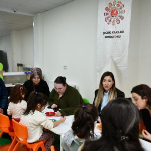 İl Müdürümüz Sayın Çiğdem AÇIKYILDIZ KAZEL ve Kırıkkale Barosu Çocuk Hakları Komisyon üyeleri, kuruluşlarımızda kalan çocuklarımızla birlikte Oyun Evinde düzenlenen etkinliğe katılım sağladı. - fotoğraf 9