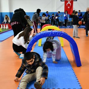 II. Ulusal Otizm Eylem Planı ile İl Gençlik ve Spor Müdürlüğü’nün Ocak ayı “Mutlu Çarşamba” Projesi kapsamında, otizmli bireylerin de aralarında bulunduğu özel gereksinimli bireylere yönelik bir dizi etkinlik gerçekleştirildi. - fotoğraf 8