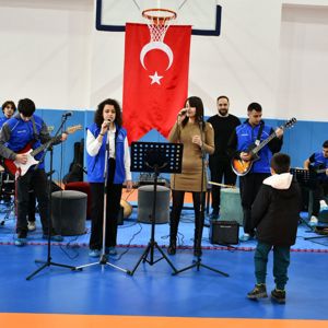 II. Ulusal Otizm Eylem Planı ile İl Gençlik ve Spor Müdürlüğü’nün Ocak ayı “Mutlu Çarşamba” Projesi kapsamında, otizmli bireylerin de aralarında bulunduğu özel gereksinimli bireylere yönelik bir dizi etkinlik gerçekleştirildi. - fotoğraf 7