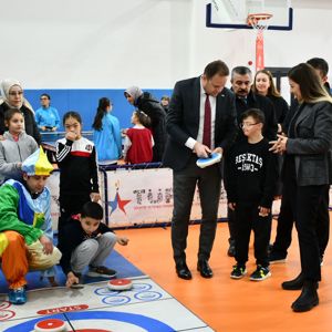 II. Ulusal Otizm Eylem Planı ile İl Gençlik ve Spor Müdürlüğü’nün Ocak ayı “Mutlu Çarşamba” Projesi kapsamında, otizmli bireylerin de aralarında bulunduğu özel gereksinimli bireylere yönelik bir dizi etkinlik gerçekleştirildi. - fotoğraf 4