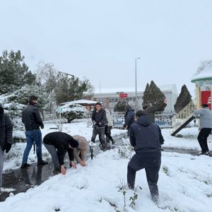 Özel Gereksinimli Bireylerimiz ve Personellerimiz Kar Topu Oynadı. - fotoğraf 3