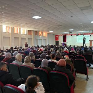 Alaçam’da Kurum Personeline Yönelik Bağımlılıkla Mücadele Eğitimi Düzenlendi - fotoğraf 4
