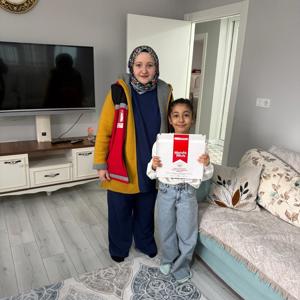 Bakanımız Sayın Mahinur ÖZDEMİR GÖKTAŞ’ın tebrik kartı ile Bakanlığımız Şehit Yakınları ve Gaziler Genel Müdürlüğü tarafından gönderilen hediye kutuları, gerçekleştirilen ziyaretlerle çocuklarımıza ulaştırıldı. - fotoğraf 8