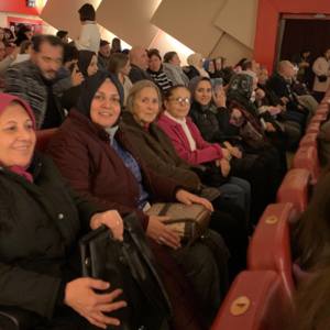 Hasan Öztimur Huzurevimizde kalan kıymetli büyüklerimiz "Süt Kardeşler" isimli oyunu izleyerek keyifli bir akşam geçirdiler - fotoğraf 1