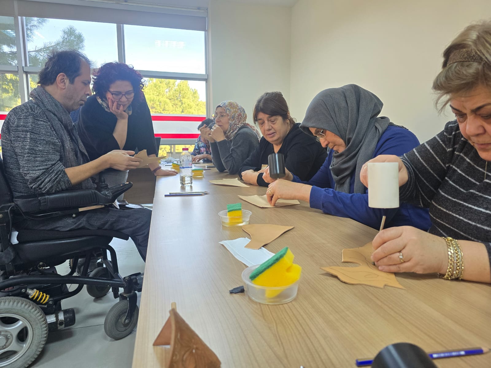 Salihli’de Şehit ve Gazi Ailelerine Yönelik Deri’n Sanat Atölyesi Başlatıldı