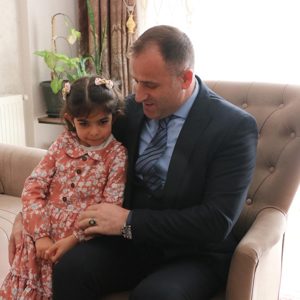 Kahraman Gazimiz ve Kıymetli Ailesini İlk Karne Heyecanı Projesi Kapsamında Ziyaret Ettik.            - fotoğraf 7