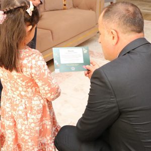 Kahraman Gazimiz ve Kıymetli Ailesini İlk Karne Heyecanı Projesi Kapsamında Ziyaret Ettik.            - fotoğraf 9