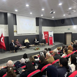 Aile Yılında Hayatın Her Köşesi; Din, Hukuk ve Sosyal Hizmet Penceresinde Aile Paneli İlk Oturumuna İl Müdürümüz Sayın Emine BÖÇKÜN Katılım Sağladı. - fotoğraf 3
