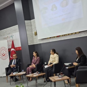 Aile Yılında Hayatın Her Köşesi; Din, Hukuk ve Sosyal Hizmet Penceresinde Aile Paneli İlk Oturumuna İl Müdürümüz Sayın Emine BÖÇKÜN Katılım Sağladı. - fotoğraf 1