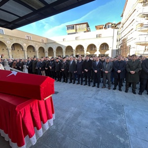 Kıbrıs Gazimiz İlker TANDOĞAN Askeri Törenle Son Yolculuğuna Uğurlandı - fotoğraf 1