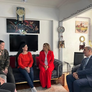 İl Müdürümüz Sayın Emine BÖÇKÜN, Gazimiz Cenk ATKALE’ye Hane Ziyareti Gerçekleştirdi - fotoğraf 2