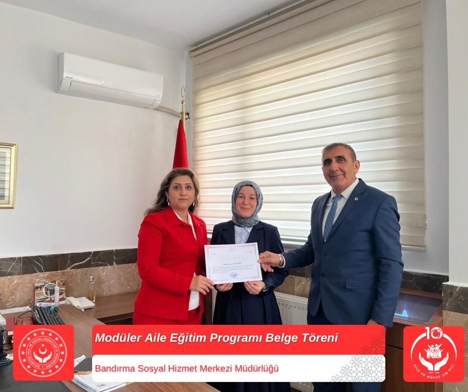 İl Müdürümüz Sayın Emine BÖÇKÜN, Eğitimci Çalışma Arkadaşımız Sayın Ayşen GÜNDÜZ’e Teşekkür Belgesi Takdim Etti