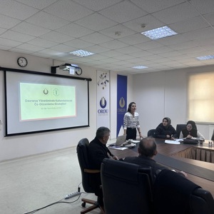 İl Müdürlüğü'müze bağlı yatılı çocuk kuruluşları ve özel bakım merkezlerinde görev yapan bakım personeli ve meslek elemanlarına yönelik eğitim programı düzenlendi. - fotoğraf 1