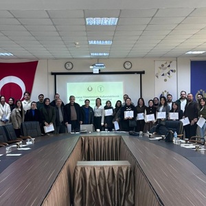 İl Müdürlüğü'müze bağlı yatılı çocuk kuruluşları ve özel bakım merkezlerinde görev yapan bakım personeli ve meslek elemanlarına yönelik eğitim programı düzenlendi. - fotoğraf 4