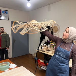 Bakanlığımızın öncülüğünde hayata geçirilen Sanata Teşvik ve Sanatla Yaşam Programı kapsamında, şehit yakınlarımız çeşitli el sanatları kurslarına devam Ediyor - fotoğraf 1