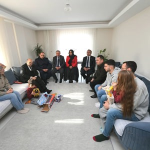Valimiz Sayın İsmail USTAOĞLU, “İlk Karne Heyecanı” Projesi Kapsamında Şehidimiz Ercan ÖZCAN'ın Çocuklarını Ziyaret Etti - fotoğraf 3
