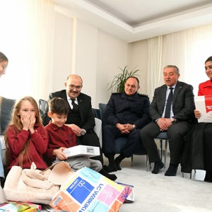 Valimiz Sayın İsmail USTAOĞLU, “İlk Karne Heyecanı” Projesi Kapsamında Şehidimiz Ercan ÖZCAN'ın Çocuklarını Ziyaret Etti - fotoğraf 4