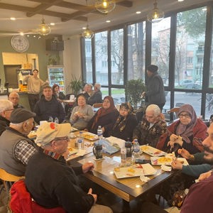 Balıkesir Huzurevi Yaşlı Bakım ve Rehabilitasyon Merkezi Müdürlüğümüzdeki Sakinlerimizle “Emekli Kafe”ye Keyifli Bir Ziyaret Gerçekleştirdi - fotoğraf 3