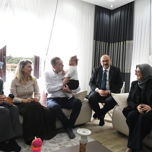 Bakanımız Sayın Mahinur ÖZDEMİR GÖKTAŞ; Koruyucu Ailemize Hane Ziyareti Gerçekleştirdi - fotoğraf 2
