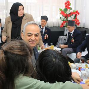 Türkiye Muharip Gaziler Derneği  ve Türkiye Kızılay Elazığ Şube Başkanı Çocuk Evleri Sitemizi Ziyaret Ettiler. - fotoğraf 1