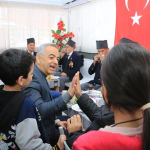 Türkiye Muharip Gaziler Derneği  ve Türkiye Kızılay Elazığ Şube Başkanı Çocuk Evleri Sitemizi Ziyaret Ettiler. - fotoğraf 2